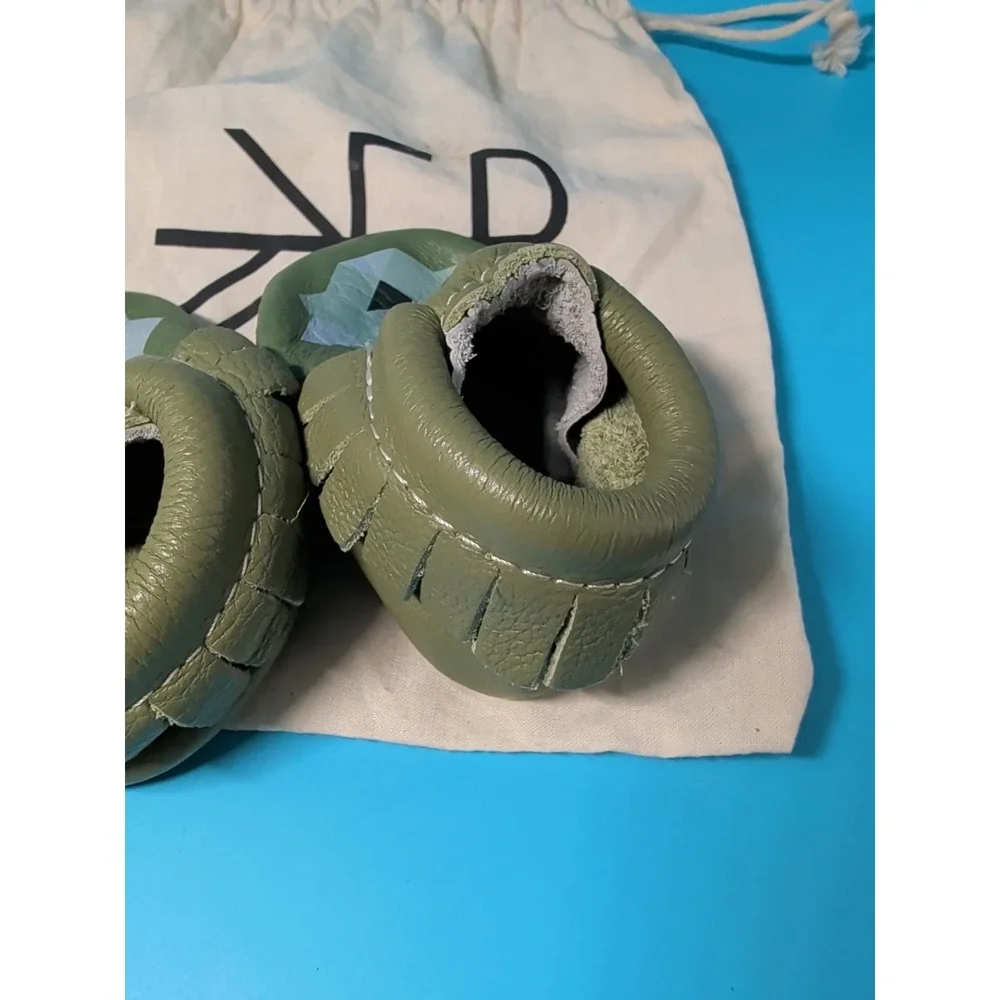 Freshly Picked‎ Wolf Leather Moccasins Baby Size 1 Green